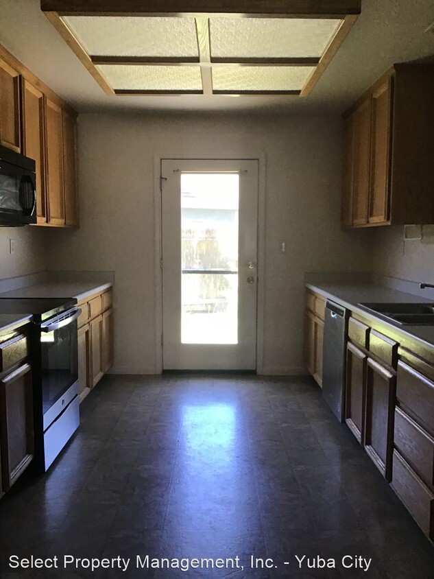 Building Photo - 3 br, 2 bath House - 1104 Courtyard Dr