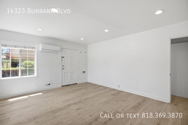 Foto del edificio - 14323 Burbank Blvd