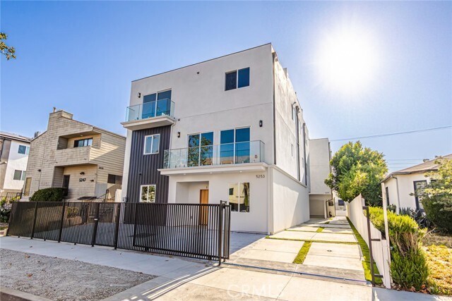 Foto del edificio - 5251 Agnes Ave