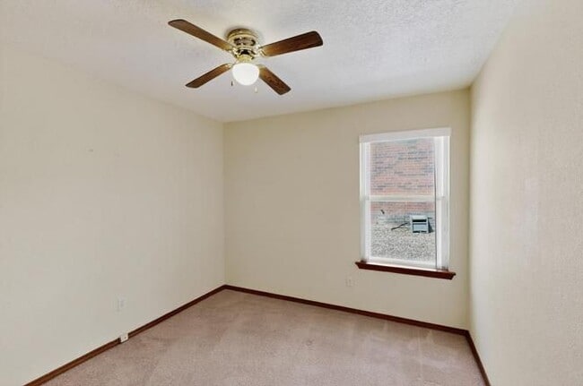 Foto del edificio - 10331 Hackamore Pl SW