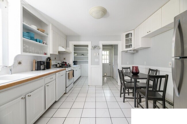 Foto del edificio - 246 Blanchard Rd