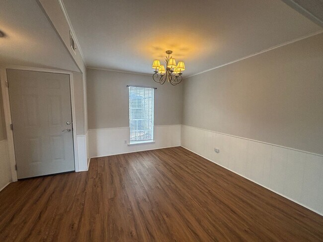 Foto del edificio - MOVE IN READY! SPACIOUS TOWNHOME IN BOSSIER CITY