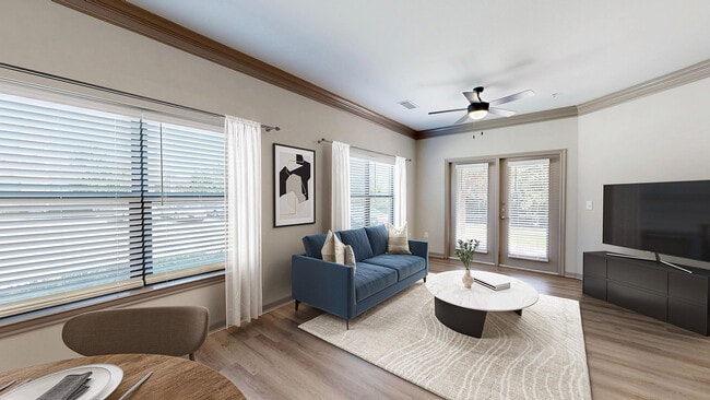 Sala de estar recientemente renovada con hermosos pisos estilo madera noble - Avenues at Craig Ranch Apartments