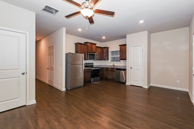 Foto del edificio - 402 Highwood Ln