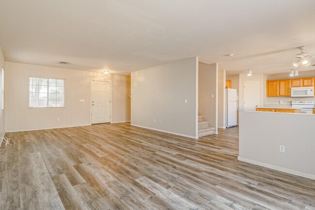 Building Photo - 12446 W Ash St