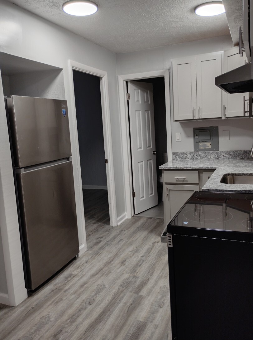 96th Street Apartments – photo 2