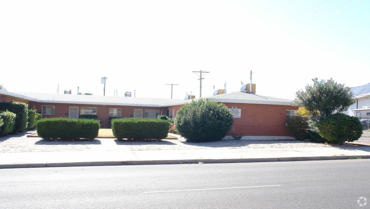 Building Photo - 2910 Van Buren Ave
