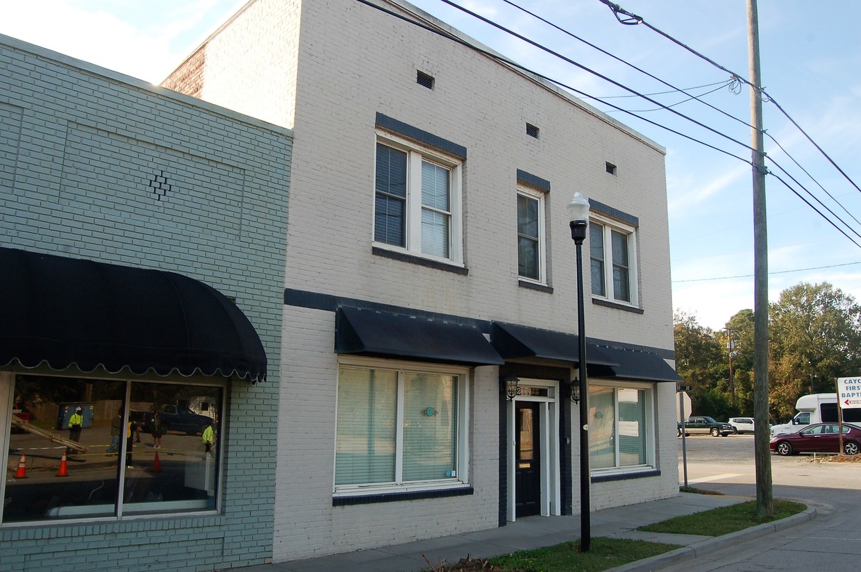Primary Photo - 2004 State St