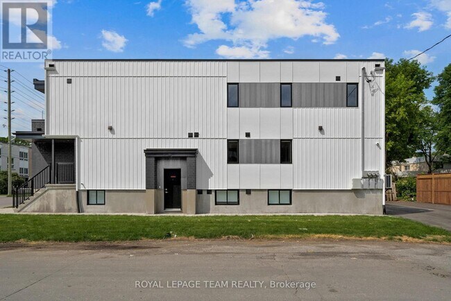 Photo du bâtiment - 1231 Shillington Ave
