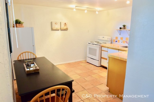 Building Photo - 4058 El Bosque Dr