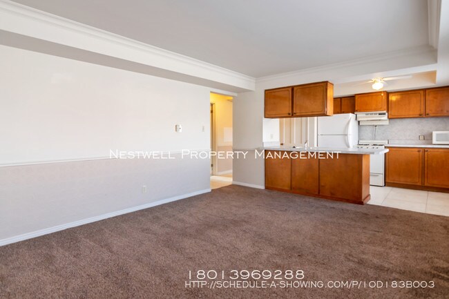 Building Photo - 1 Bed/1 Bath Holladay Condo. HOA Included!