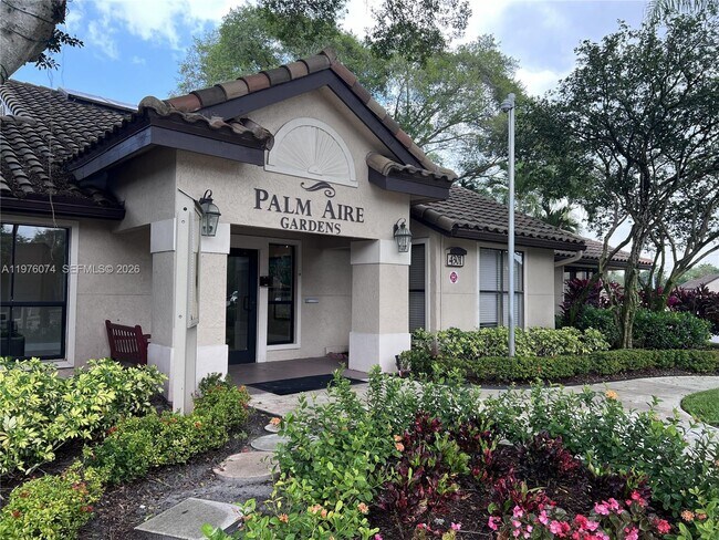 Foto del edificio - 4221 W McNab Rd