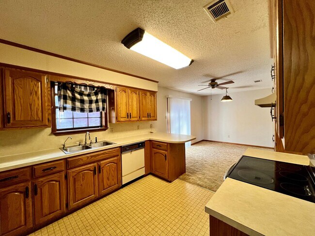 Foto del edificio - Come take a look at this 3-bedroom 2-bathr...