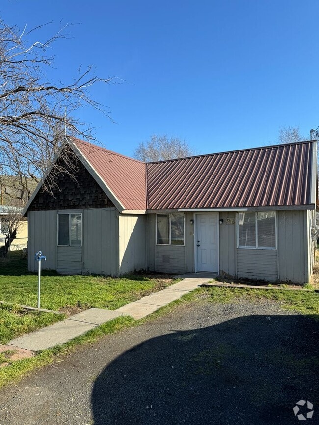 Building Photo - 73225 Delphi St