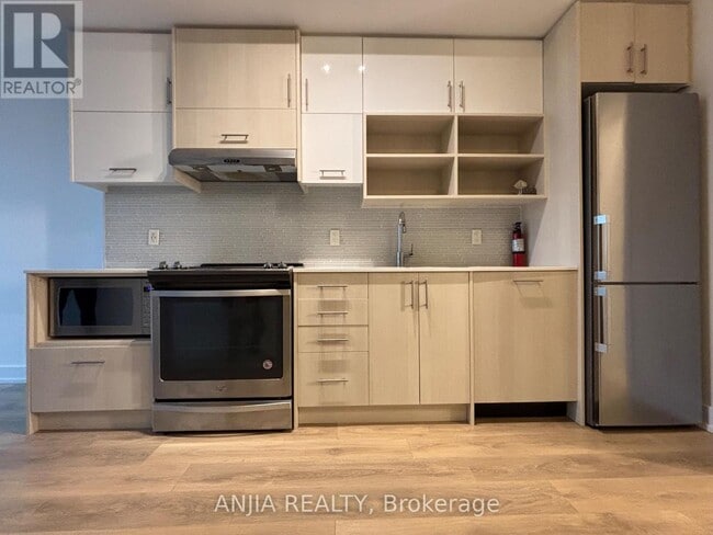 Building Photo - 150 Fairview Mall Dr