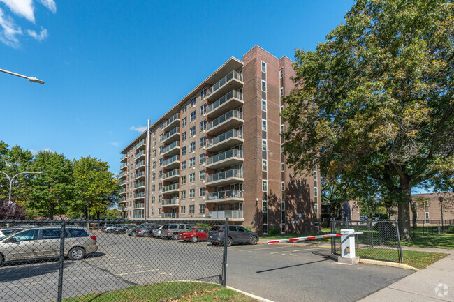 Building Photo - MeadowWood at Gateway