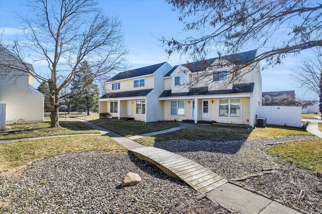 Building Photo - 2 BED / 2 BATH TOWNHOUSE IN DEVONSHIRE WIT...