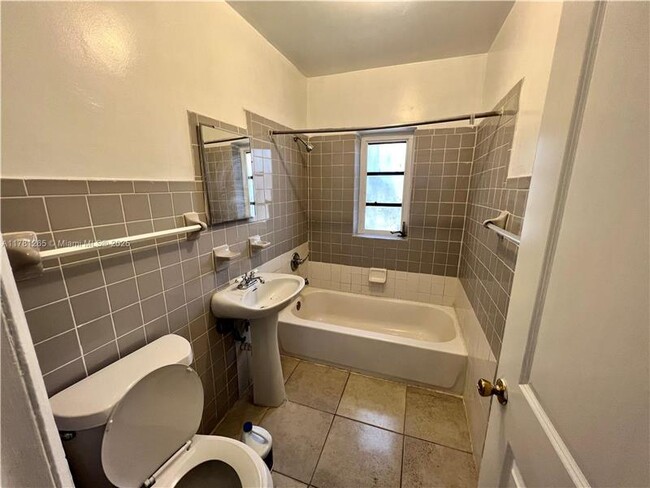 Foto del edificio - 1801 NW 87th St
