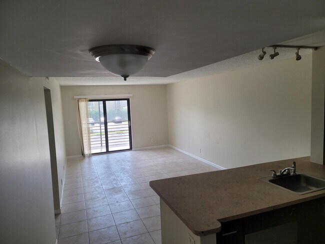 Foto del edificio - 3730 N Pine Island Rd