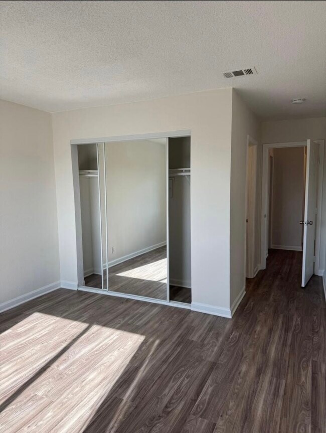 ALOJAMIENTO - 3299 Imperial Ave