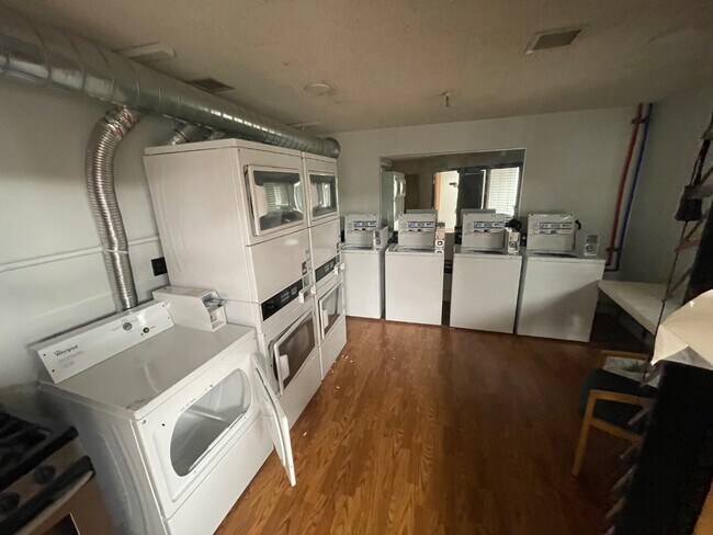 Foto del edificio - 460 W 600 N