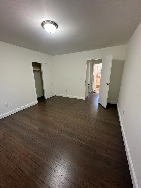 Building Photo - 372 Bath Ave