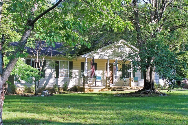 Building Photo - 550 Jefferson Dr