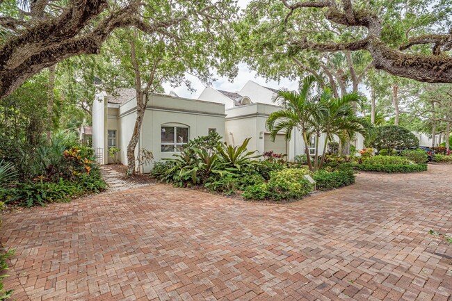 Building Photo - 8361 Baytree Dr