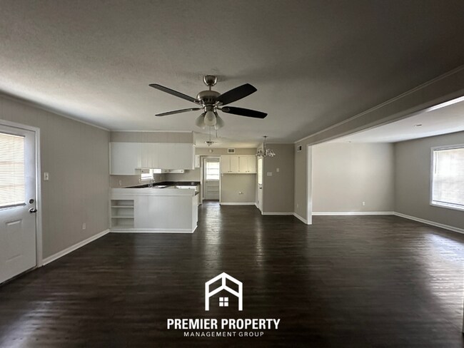 Building Photo - Charming 3BR/2BA in Bartlett | Hardwood Floors & Spacious Fenced Backyard