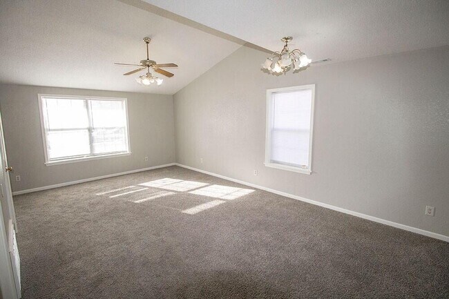 Building Photo - 675 Country Squire Ct