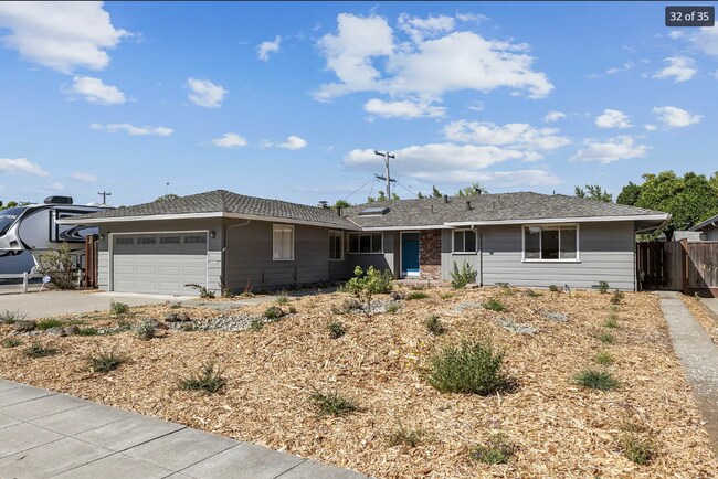 Foto del edificio - Light and Bright 3 Bedroom/ 2 Bath Home on...