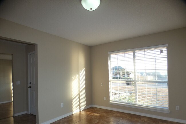 Foto del edificio - Spacious 4-Bedroom Home Spencer Landing