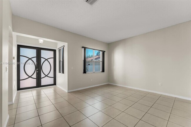 Foto del edificio - 1856 NE 3rd Ct