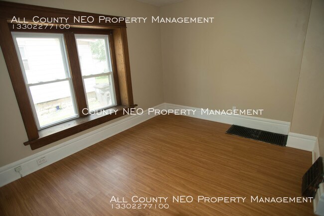Building Photo - 555 Elma 3 Bed, 1 bath