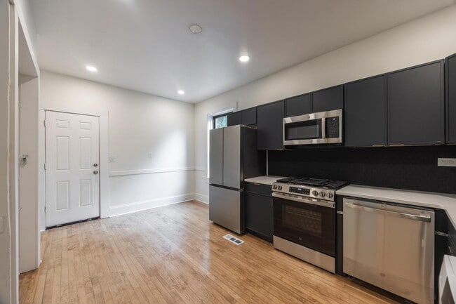 Building Photo - 2300 N Leavitt St