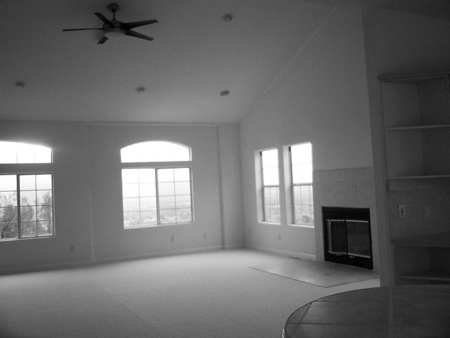 Foto del edificio - 10072 Roseview Dr