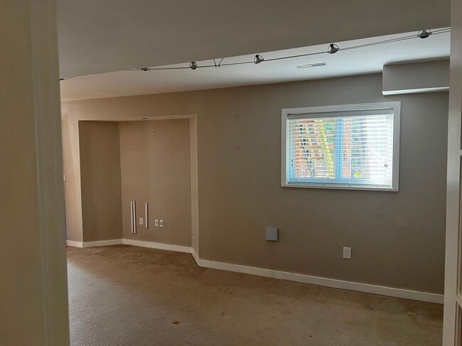 Building Photo - 29 Foxwood Dr