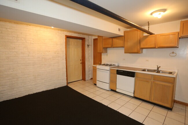 Building Photo - 4402 N Racine Ave