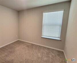Building Photo - 417 Shiner Ln