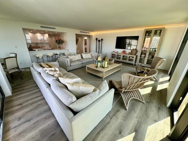 Foto del edificio - 1121 Crandon Blvd