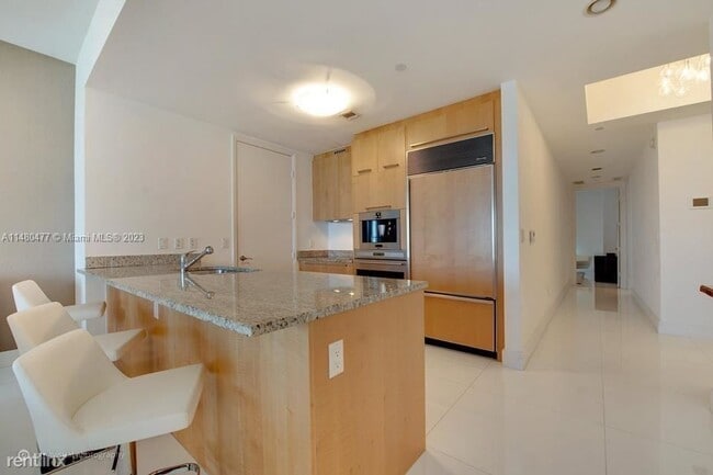 Building Photo - 3 br, 3.5 bath Condo - 15811 Collins Ave A...
