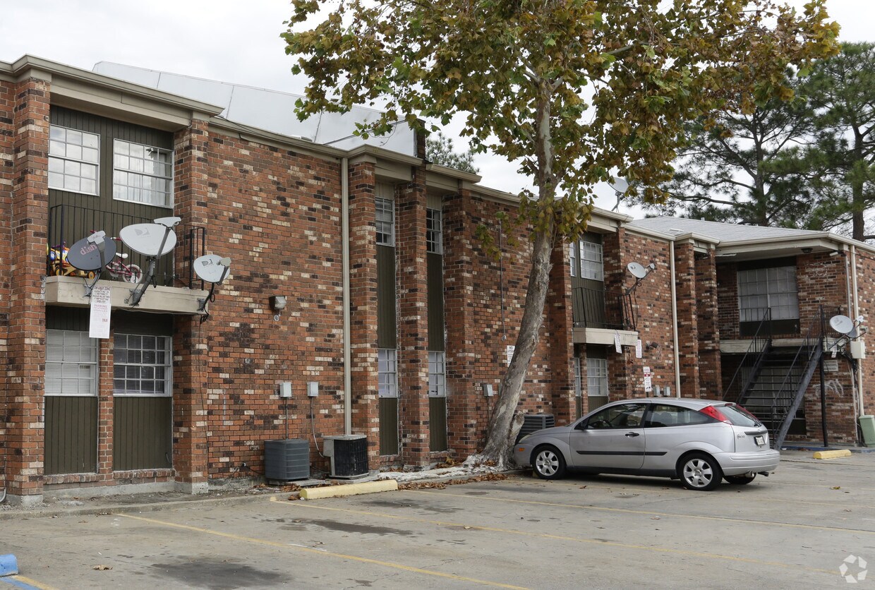 Building Photo - Riverside Court I