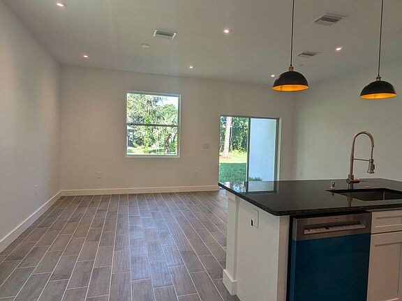 Foto del edificio - 654 Main St