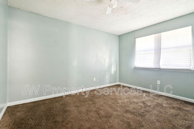 Building Photo - 206 Sunset Dr