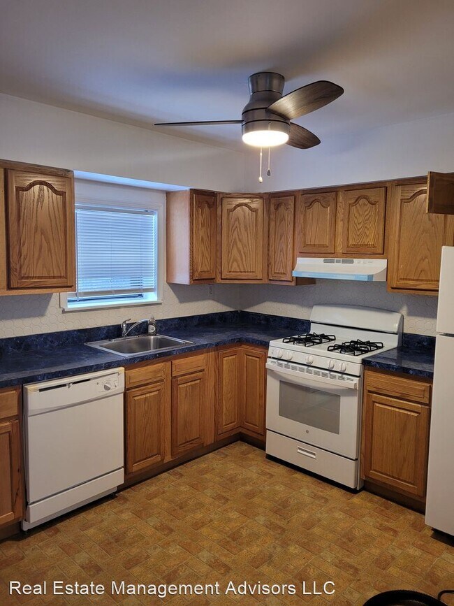 Building Photo - 3 br, 1 bath House - 3947-3949 Wyalusing Ave.