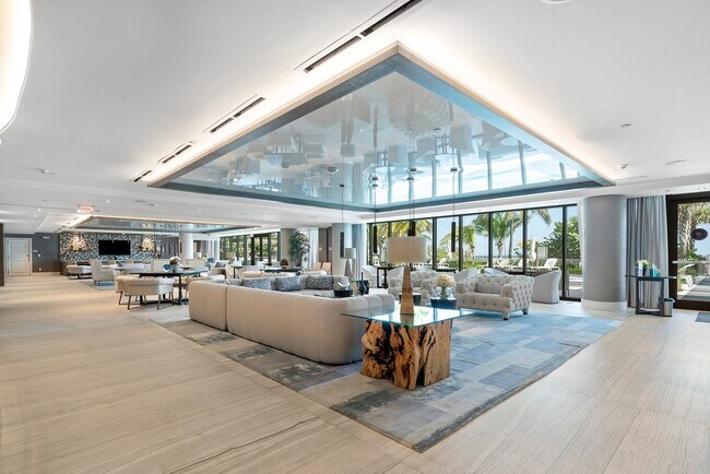 Foto del edificio - 730 N Ocean Blvd