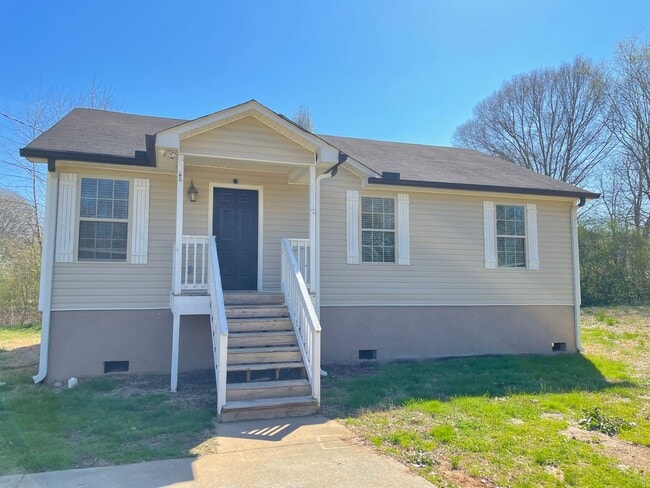 Building Photo - Remodeled 3 Bedroom/2 Bath in Awesome School Dristrict