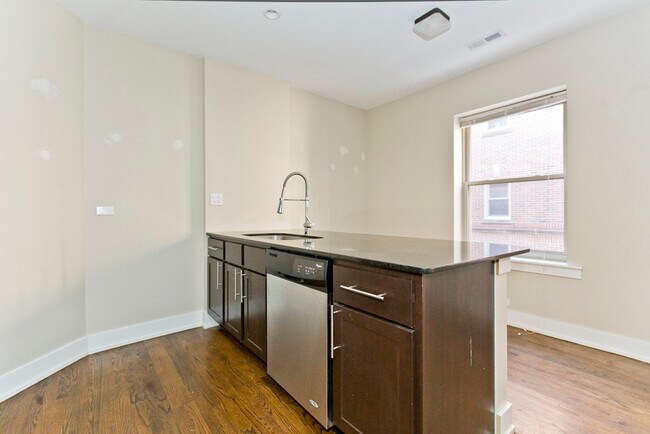 Foto del edificio - 5056 N Winchester Ave