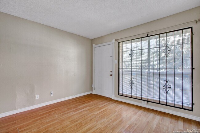 Foto del edificio - 3243 Nacogdoches Rd