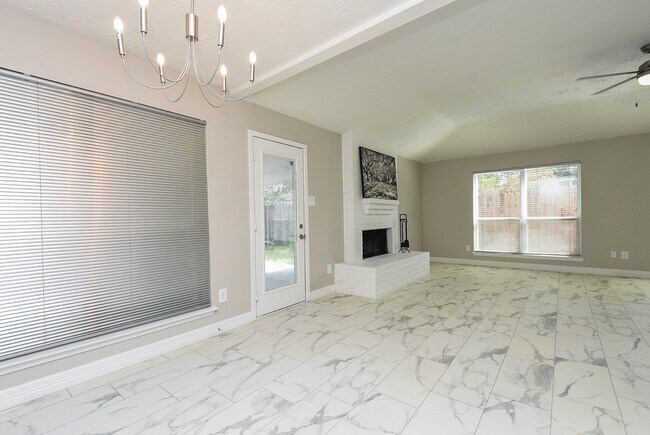 Foto del edificio - 8307 Stagewood Dr